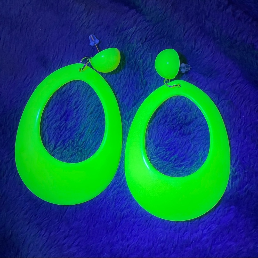Vintage/style neon citrus green plastic dangle earrings glows ‘80s